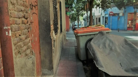 Acera calle Melquiades Biencinto a la altura del número 19