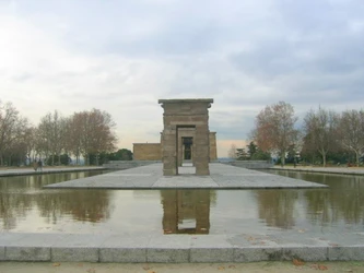 Debod con agua