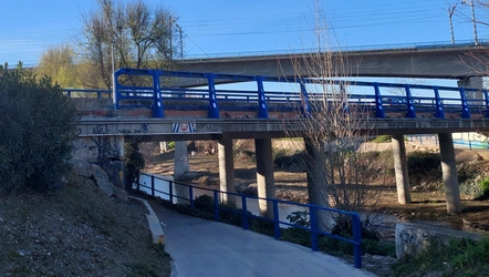 Carreteras que cruzan parque lineal del manzanares