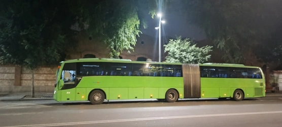 Interbus a Seseña en Paseo de la Chopera con el motor encendido durante 30 minutos.
Estuvo arrancado desde las 23:30 hasta las 23:59 con las emisiones de gases contaminantes y ruidos que esto conlleva.