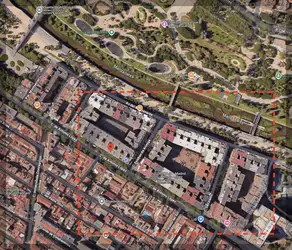 Vista aérea de algunos de los edificios afectados por la presencia de amianot (uralita) en sus cubiertas, junto a Madrid Río.